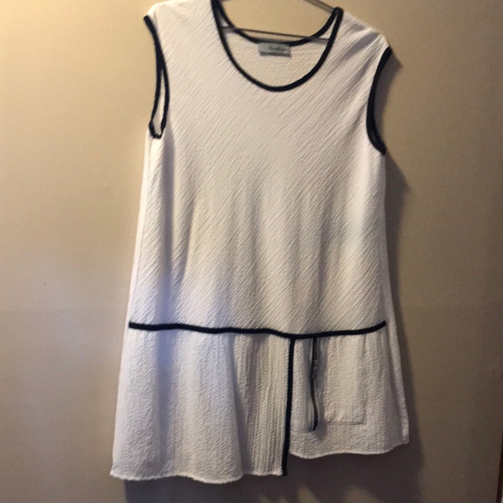 Edgy but stylish cotton blend tunic top